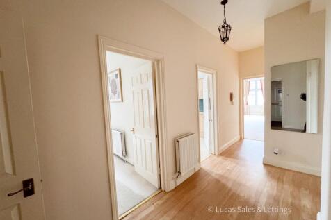Flat 6 The Gables-37.jpg