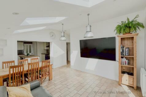 32 Queensway Burton Latimer-22.jpg