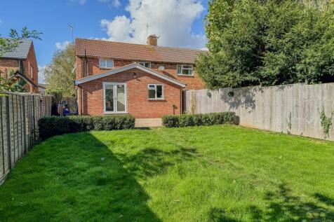 32 Queensway Burton Latimer-04.jpg
