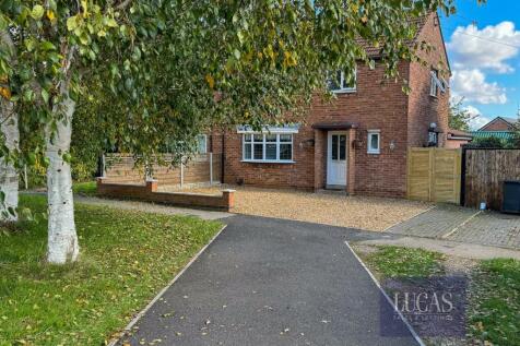 32 Queensway Burton Latimer-1.jpg
