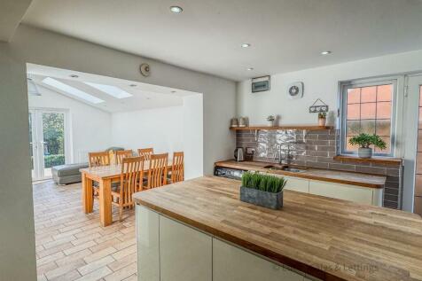 32 Queensway Burton Latimer-18.jpg