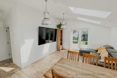 32 Queensway Burton Latimer-21.jpg