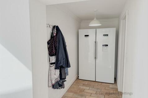 32 Queensway Burton Latimer-13.jpg