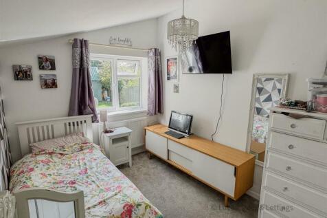 32 Queensway Burton Latimer-16.jpg