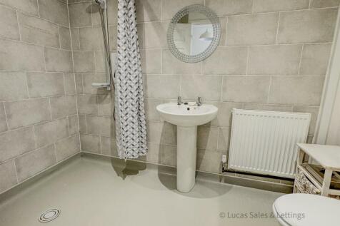 32 Queensway Burton Latimer-14.jpg