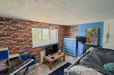 32 Queensway Burton Latimer-09.jpg