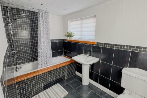 32 Queensway Burton Latimer-10.jpg
