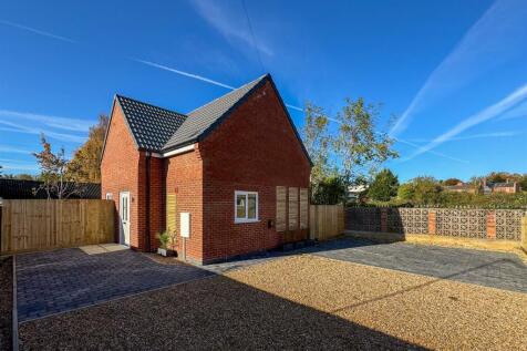 6A Staion Rd Desborough-38.jpg