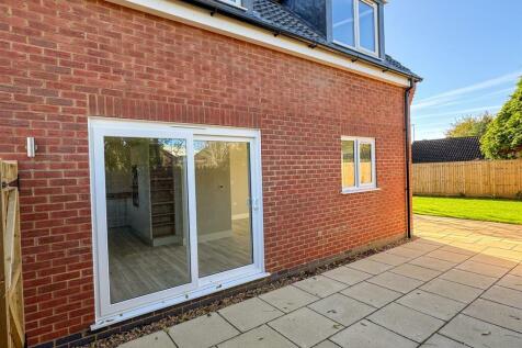 6A Staion Rd Desborough-31.jpg