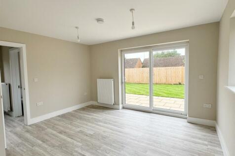 6A Staion Rd Desborough-48.jpg