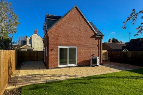 6A Staion Rd Desborough-32.jpg