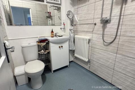 85 St Peters Ave Kettering-16.jpg