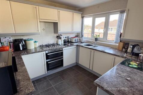 8 Welland Rd Kettering-10.jpg