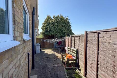 8 Welland Rd Kettering-01.jpg