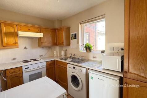 12 Oaktree Ct Kettering-6.jpg