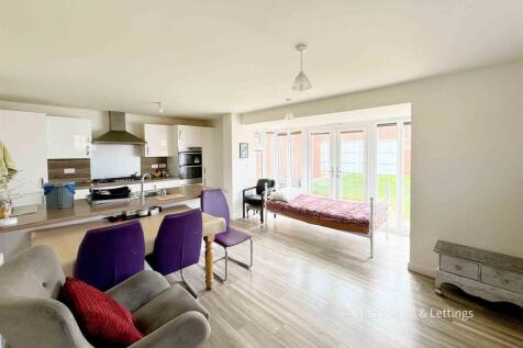 23 Claydon Ave BS-07.jpg