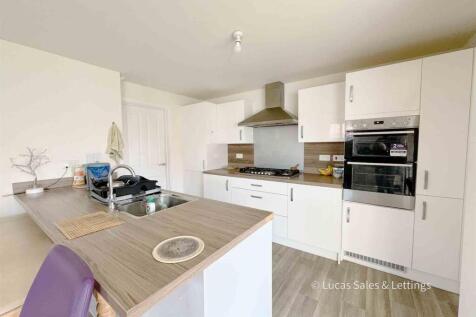 23 Claydon Ave BS-08.jpg