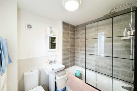 23 Claydon Ave BS-17.jpg