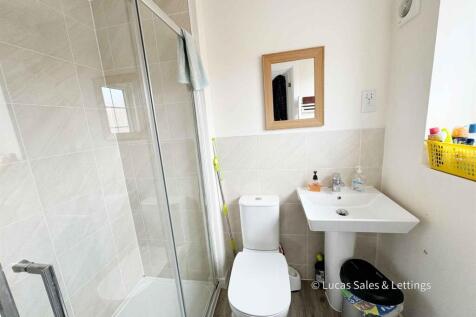 23 Claydon Ave BS-18.jpg