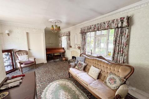 55 Hall Close Kettering-18.jpg
