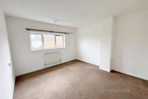 2 Elizabeth Rd Rothwell-07.jpg