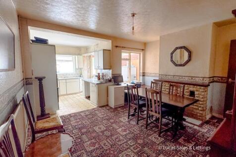92 Glendon Rd Rothwell-05.jpg