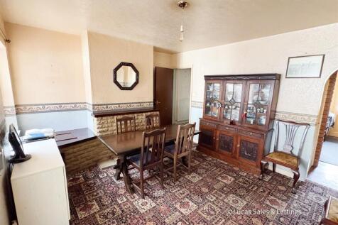 92 Glendon Rd Rothwell-03.jpg