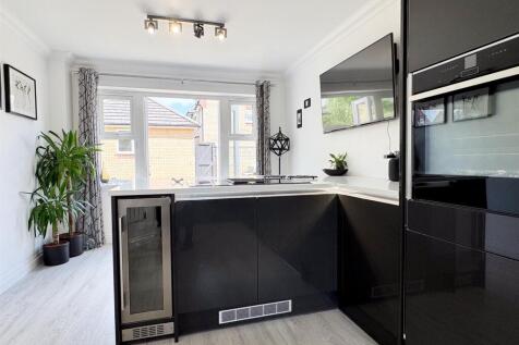 1 Caswell Close Kettering-10.jpg