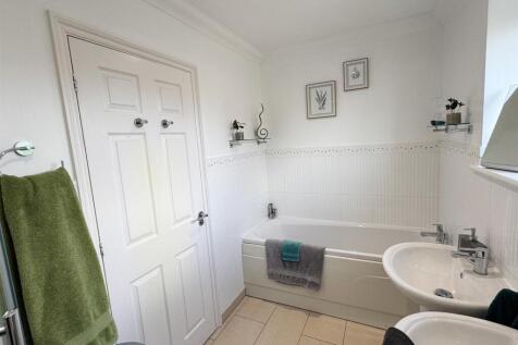 1 Caswell Close Kettering-27.jpg