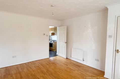 11 St Amandas Cl Kettering-08.jpg