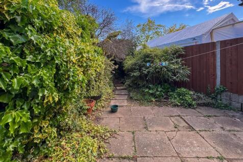 15 Hillside Ave Kettering-1.jpg