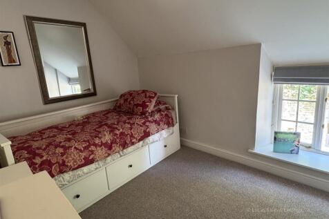 14 Church St Isham-07.jpg