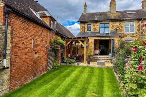 25 Queen Eleanor Rd Geddington-4.jpg
