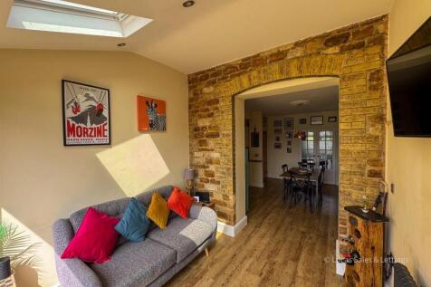 25 Queen Eleanor Rd Geddington-01.jpg