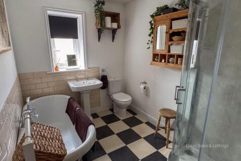 25 Queen Eleanor Rd Geddington-11.jpg