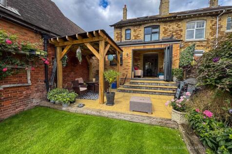 25 Queen Eleanor Rd Geddington-2.jpg