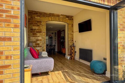 25 Queen Eleanor Rd Geddington-04.jpg