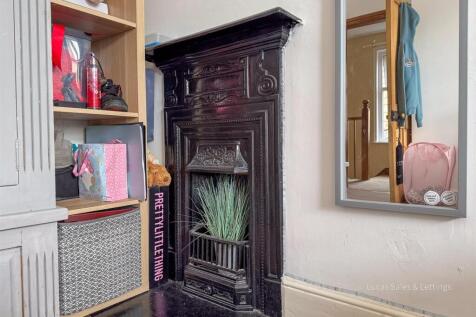 25 Queen Eleanor Rd Geddington-13.jpg