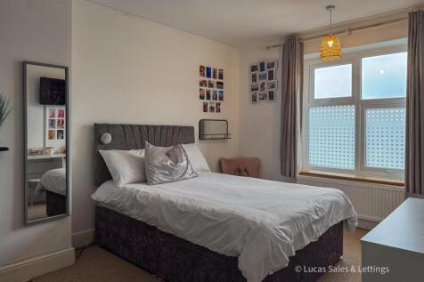 NEW - 25 Queen Eleanor-53.jpg