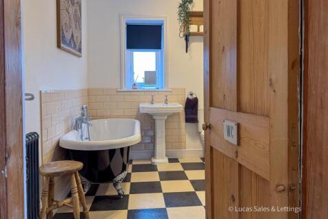 NEW - 25 Queen Eleanor-55.jpg