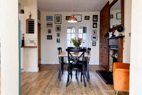 NEW - 25 Queen Eleanor-60.jpg