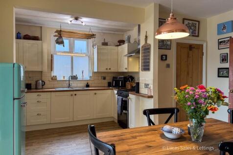 NEW - 25 Queen Eleanor-65.jpg