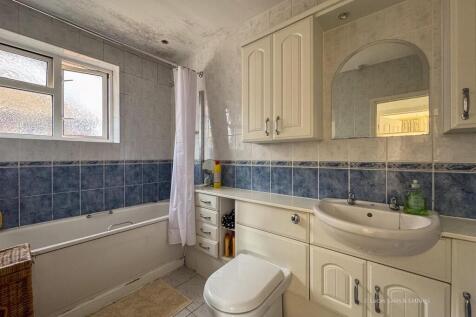 17 Greenfield Ave Kettering-15.jpg