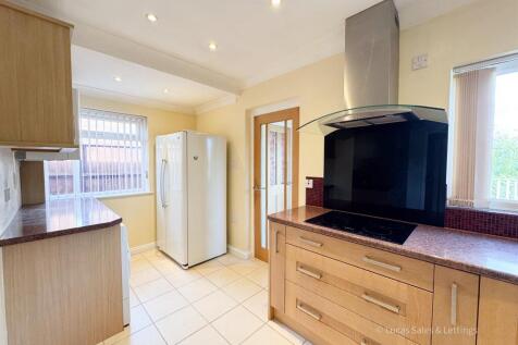 3 Larch Rd Kettering-17.jpg