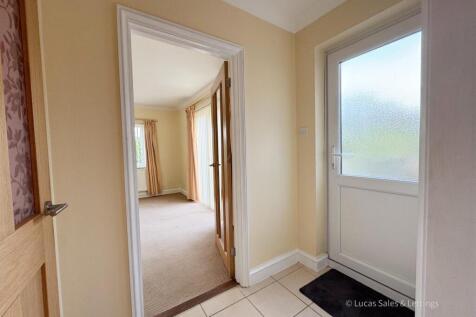 3 Larch Rd Kettering-14.jpg
