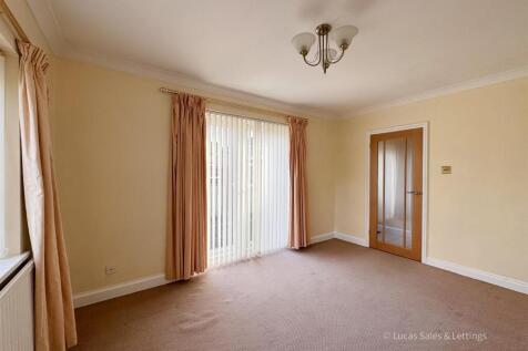 3 Larch Rd Kettering-12.jpg