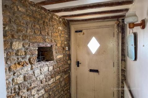 5 High St Finedon-25.jpg