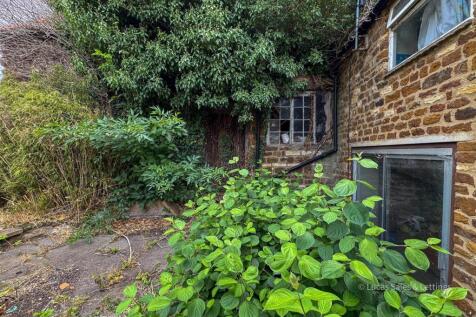 5 High St Finedon-21.jpg