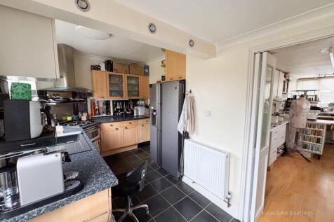 4 Greenfield Ave Kett-06.jpg