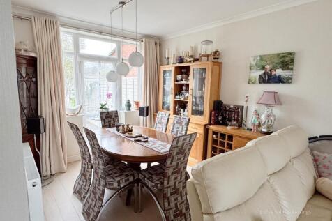 4 Greenfield Ave Kett-19.jpg